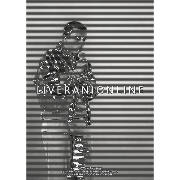 NEG-RETROSPETTIVA EROS RAMAZZOTTI CANTANTE NELLA FOTO EROS RAMAZZOTTI NELL\'ANNO 1989 AL FESTIVALBAR AG ALDO LIVERANI SAS 