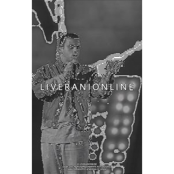 NEG-RETROSPETTIVA EROS RAMAZZOTTI CANTANTE NELLA FOTO EROS RAMAZZOTTI NELL\'ANNO 1989 AL FESTIVALBAR AG ALDO LIVERANI SAS 