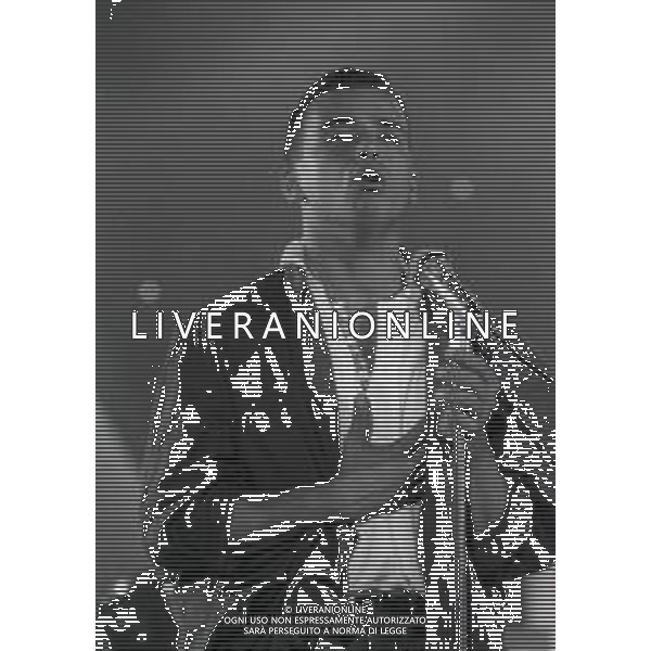 NEG-RETROSPETTIVA EROS RAMAZZOTTI CANTANTE NELLA FOTO EROS RAMAZZOTTI NELL\'ANNO 1986 A RIVA DEL GARDA AG ALDO LIVERANI SAS