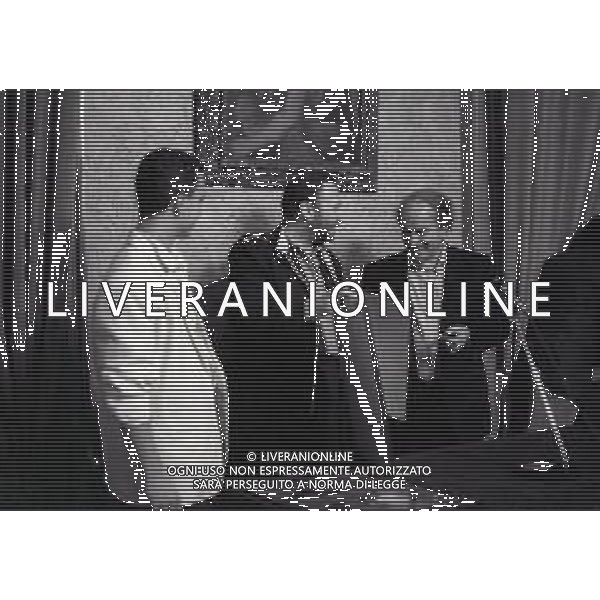NEG-RETROSPETTIVA EROS RAMAZZOTTI CANTANTE NELLA FOTO EROS RAMAZZOTTI NELL\'ANNO 1986 A MILANO CONSEGNA DEL DISCO D\'ORO AG ALDO LIVERANI SAS  