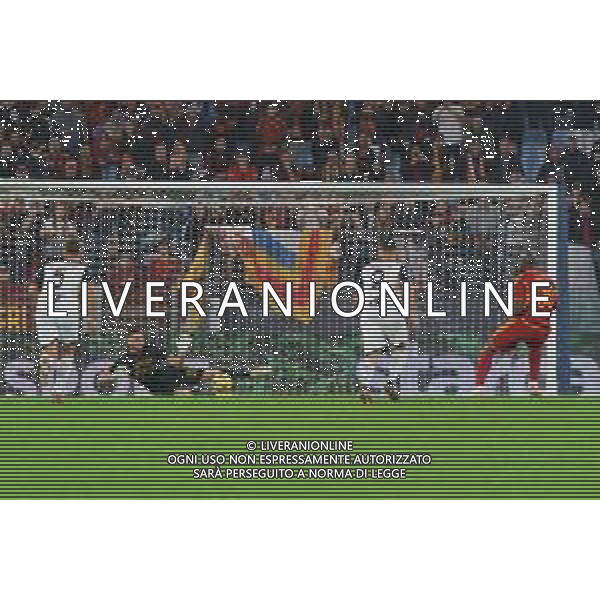 Wladimiro Falcone of US Lecce saves a penalty kick of Romelu Lukaku of AS Roma during the Italian soccer Serie A match AS Roma vs US Lecce on November 5, 2023 at Olympic Stadium in Rome, Italy. Photo by Emmanuele Mastrodonato/ag. Aldo Liverani sas