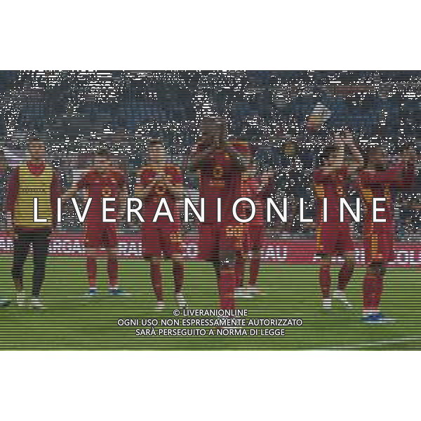Players of AS Roma applauds fans during the Italian soccer Serie A match AS Roma vs US Lecce on November 5, 2023 at Olympic Stadium in Rome, Italy. Photo by Emmanuele Mastrodonato/ag. Aldo Liverani sas