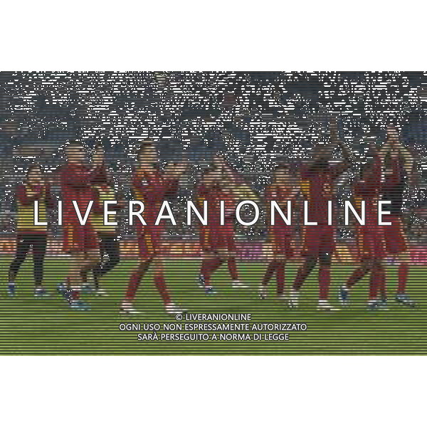 Players of AS Roma applauds fans during the Italian soccer Serie A match AS Roma vs US Lecce on November 5, 2023 at Olympic Stadium in Rome, Italy. Photo by Emmanuele Mastrodonato/ag. Aldo Liverani sas
