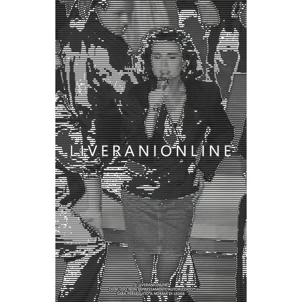 NEG-RETROSPETTIVA GIGLIOLA CINQUETTI CANTANTE NELLA FOTO GIGLIOLA CINQUETTI AL FESTIVAL DI SANREMO NELL\'ANNO 1989 AG ALDO LIVERANI SAS