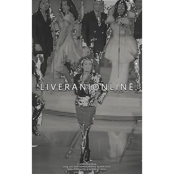 NEG-RETROSPETTIVA GIGLIOLA CINQUETTI CANTANTE NELLA FOTO GIGLIOLA CINQUETTI AL FESTIVAL DI SANREMO NELL\'ANNO 1989 AG ALDO LIVERANI SAS