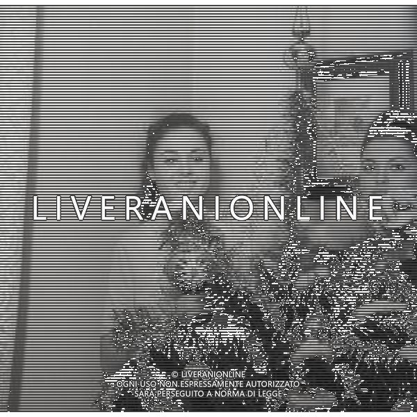 NEG-RETROSPETTIVA GIGLIOLA CINQUETTI CANTANTE NELLA FOTO GIGLIOLA CINQUETTI A A VERONA IL GIORNO 01-12-1964 CON I GENITORI E LA SORELLA ROSA BIANCA AG ALDO LIVERANI SAS  