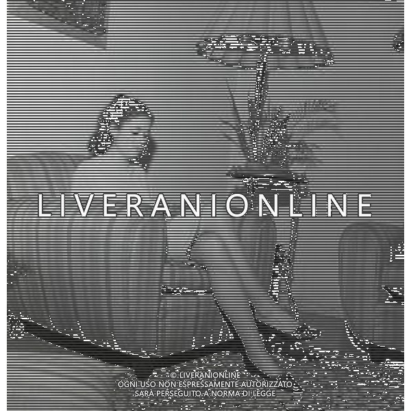 NEG-RETROSPETTIVA GIGLIOLA CINQUETTI CANTANTE NELLA FOTO GIGLIOLA CINQUETTI A A VERONA IL GIORNO 01-12-1964 CON I GENITORI E LA SORELLA ROSA BIANCA AG ALDO LIVERANI SAS  