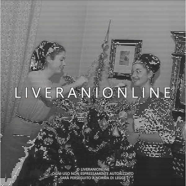 NEG-RETROSPETTIVA GIGLIOLA CINQUETTI CANTANTE NELLA FOTO GIGLIOLA CINQUETTI A A VERONA IL GIORNO 01-12-1964 CON I GENITORI E LA SORELLA ROSA BIANCA AG ALDO LIVERANI SAS  