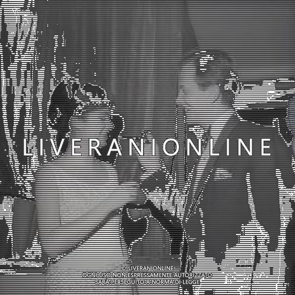 NEG-RETROSPETTIVA GIGLIOLA CINQUETTI CANTANTE NELLA FOTO GIGLIOLA CINQUETTI CON PAT BOONE NELL\'ANNO 1964 AG ALDO LIVERANI SAS  