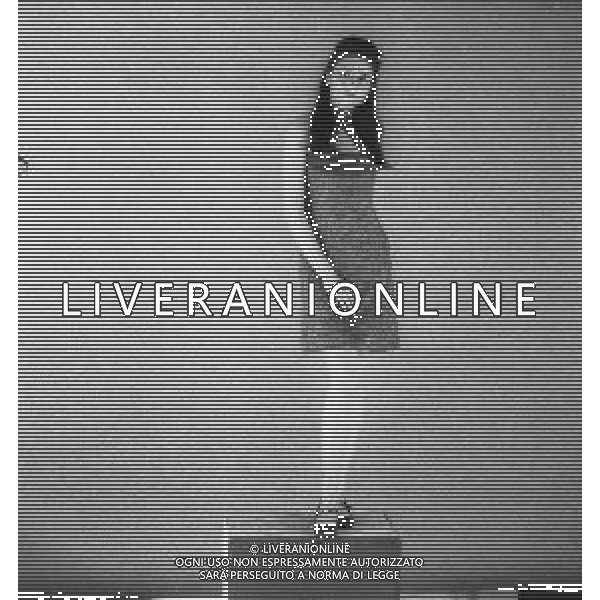 NEG-RETROSPETTIVA GIGLIOLA CINQUETTI CANTANTE NELLA FOTO GIGLIOLA CINQUETTI A MILANO IN SALA DI POSA NELL\'ANNO 1966  AG ALDO LIVERANI SAS   
