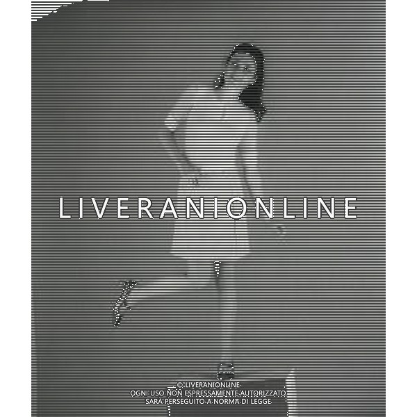 NEG-RETROSPETTIVA GIGLIOLA CINQUETTI CANTANTE NELLA FOTO GIGLIOLA CINQUETTI A MILANO IN SALA DI POSA NELL\'ANNO 1966  AG ALDO LIVERANI SAS   