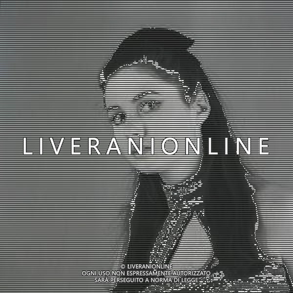NEG-RETROSPETTIVA GIGLIOLA CINQUETTI CANTANTE NELLA FOTO GIGLIOLA CINQUETTI A MILANO IN SALA DI POSA NELL\'ANNO 1966  AG ALDO LIVERANI SAS   