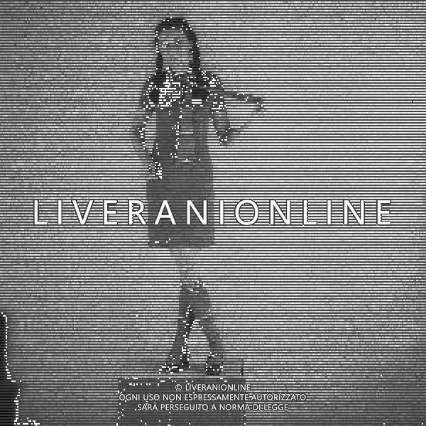 NEG-RETROSPETTIVA GIGLIOLA CINQUETTI CANTANTE NELLA FOTO GIGLIOLA CINQUETTI A MILANO IN SALA DI POSA NELL\'ANNO 1966  AG ALDO LIVERANI SAS   