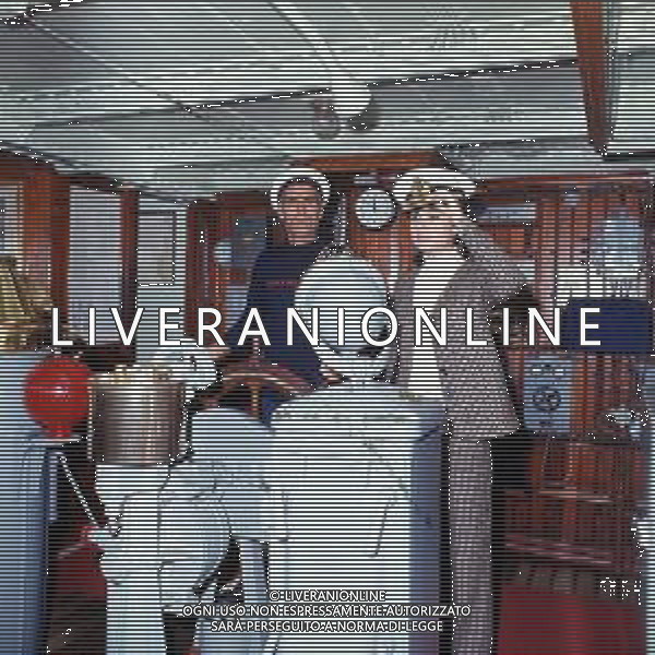COL-RETROSPETTIVA GIGLIOLA CINQUETTI CANTANTE NELLA FOTO GIGLIOLA CINQUETTI SULLA NAVE BEAT NELL\'ANNO 1967 AG ALDO LIVERANI SAS  
