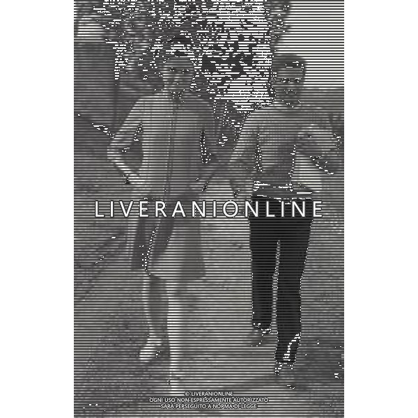 NEG-RETROSPETTIVA GIGLIOLA CINQUETTI CANTANTE NELLA FOTO GIGLIOLA CINQUETTI A ROMA CON NINO CATELNUOVO NELL\'ANNO 1968 FOTO PIERO PASCUTTINI-AG GIOVANNI LIVERANI -AG ALDO LIVERANI SAS  