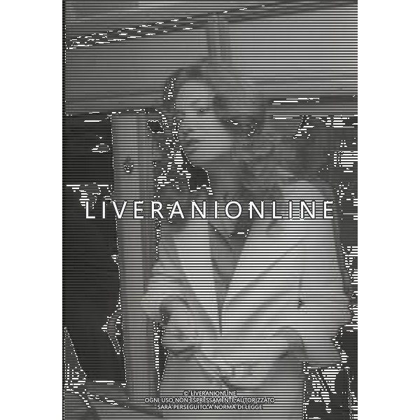 NEG-RETROSPETTIVA GIGLIOLA CINQUETTI CANTANTE NELLA FOTO GIGLIOLA CINQUETTI FESTEGGIA IL SUO DECENNALE MUSICALE SUL TRAM NELL\'ANNO 1973 A MILANO AG ALDO LIVERANI SAS  
