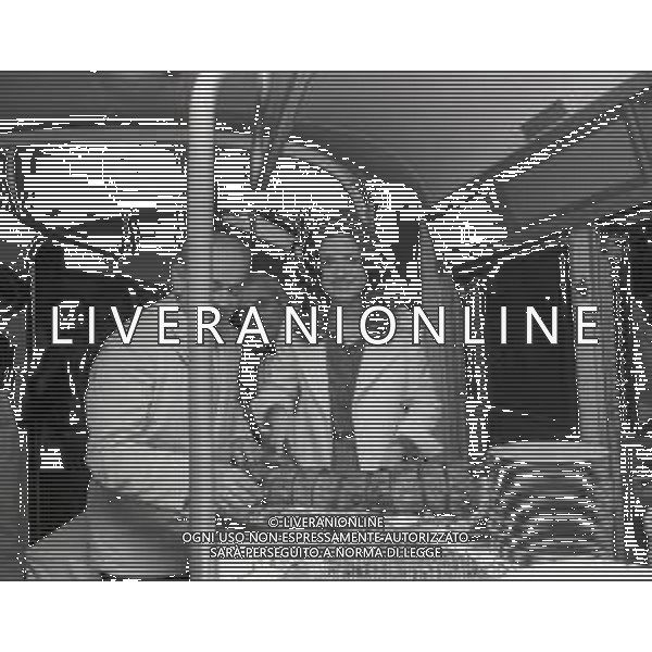 NEG-RETROSPETTIVA GIGLIOLA CINQUETTI CANTANTE NELLA FOTO GIGLIOLA CINQUETTI FESTEGGIA IL SUO DECENNALE MUSICALE SUL TRAM NELL\'ANNO 1973 A MILANO AG ALDO LIVERANI SAS  