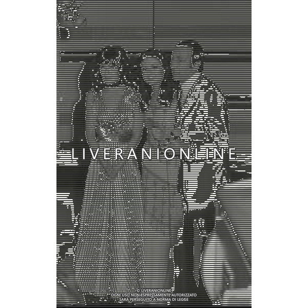 NEG-RETROSPETTIVA GIGLIOLA CINQUETTI CANTANTE NELLA FOTO GIGLIOLA CINQUETTI CON PIPPO BAUDO E MITA MEDICI NELLA TRASMISSIONE TELEVISIVA CANZONISSIMA NELL\'ANNO 1975 A ROMA AG ALDO LIVERANI SAS 