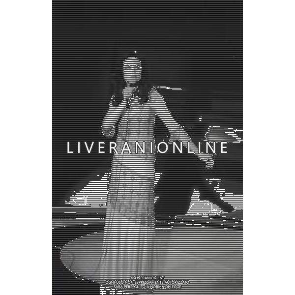NEG-RETROSPETTIVA GIGLIOLA CINQUETTI CANTANTE NELLA FOTO GIGLIOLA CINQUETTI TRASMISSIONE TELEVISIVA CANZONISSIMA NELL\'ANNO 1975 A ROMA AG ALDO LIVERANI SAS 