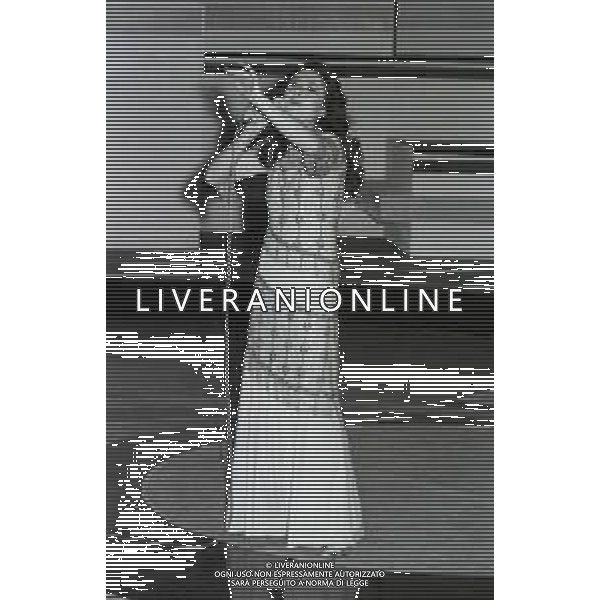 NEG-RETROSPETTIVA GIGLIOLA CINQUETTI CANTANTE NELLA FOTO GIGLIOLA CINQUETTI TRASMISSIONE TELEVISIVA CANZONISSIMA NELL\'ANNO 1975 A ROMA AG ALDO LIVERANI SAS 