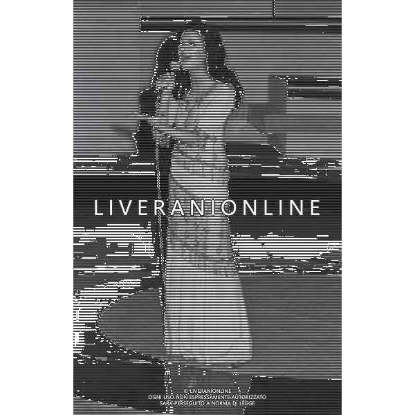 NEG-RETROSPETTIVA GIGLIOLA CINQUETTI CANTANTE NELLA FOTO GIGLIOLA CINQUETTI TRASMISSIONE TELEVISIVA CANZONISSIMA NELL\'ANNO 1975 A ROMA AG ALDO LIVERANI SAS 
