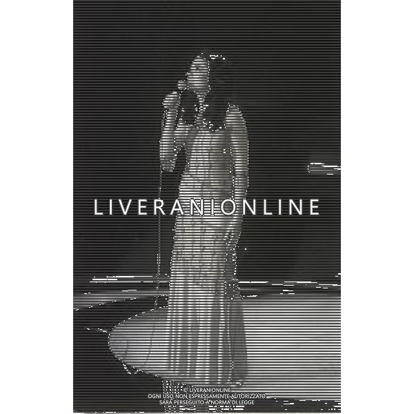 NEG-RETROSPETTIVA GIGLIOLA CINQUETTI CANTANTE NELLA FOTO GIGLIOLA CINQUETTI TRASMISSIONE TELEVISIVA CANZONISSIMA NELL\'ANNO 1975 A ROMA AG ALDO LIVERANI SAS 