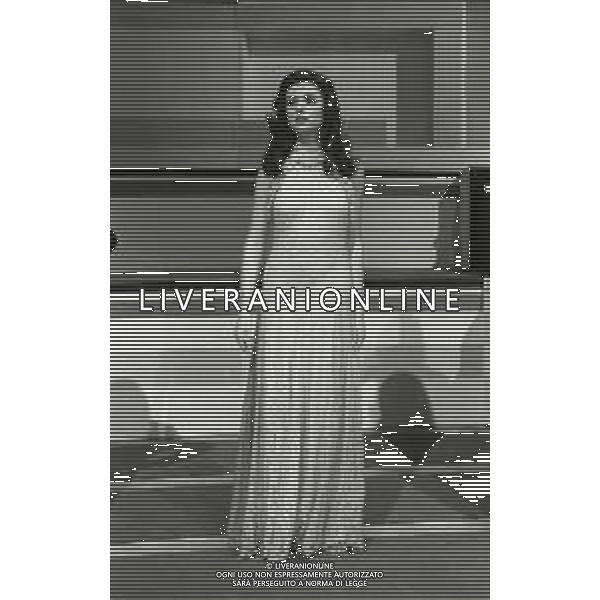NEG-RETROSPETTIVA GIGLIOLA CINQUETTI CANTANTE NELLA FOTO GIGLIOLA CINQUETTI TRASMISSIONE TELEVISIVA CANZONISSIMA NELL\'ANNO 1975 A ROMA AG ALDO LIVERANI SAS 