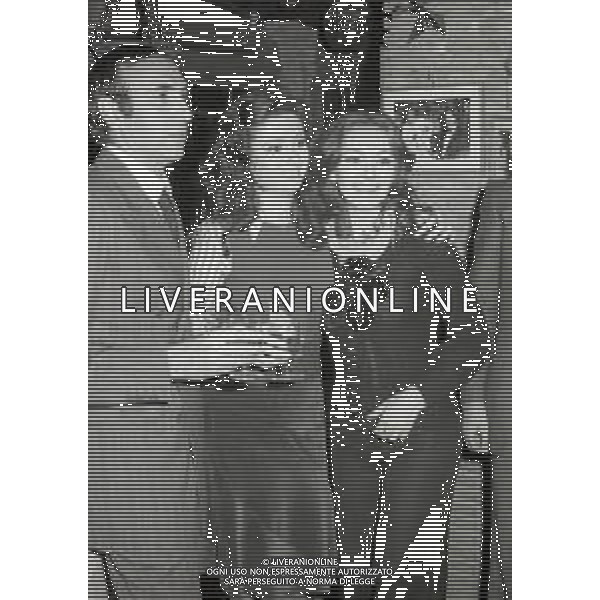 NEG-RETROSPETTIVA GIGLIOLA CINQUETTI CANTANTE NELLA FOTO GIGLIOLA CINQUETTI CON PIPPO BAUDO E MARIA ROSARIA OMAGGIO ALLA FESTA DELLA TRASMISSIONE TELEVISIVA CANZONISSIMA NELL\'ANNO 1975 A ROMA AG ALDO LIVERANI SAS 