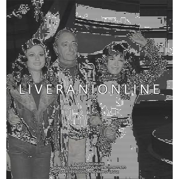 NEG-RETROSPETTIVA GIGLIOLA CINQUETTI CANTANTE NELLA FOTO GIGLIOLA CINQUETTI CON MITA MEDICI NELLA TRASMISSIONE TELEVISIVA CANZONISSIMA NELL\'ANNO 1975 A ROMA AG ALDO LIVERANI SAS 