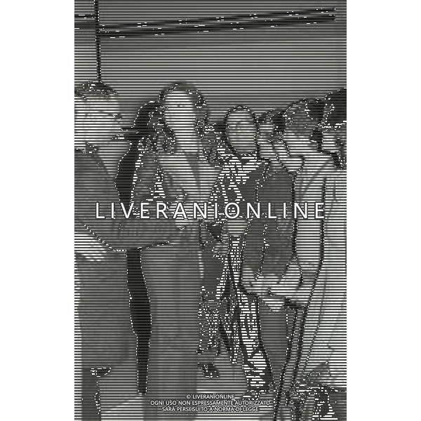 NEG-RETROSPETTIVA GIGLIOLA CINQUETTI CANTANTE NELLA FOTO GIGLIOLA CINQUETTI TRASMISSIONE TELEVISIVA CANZONISSIMA NELL\'ANNO 1975 A ROMA AG ALDO LIVERANI SAS 