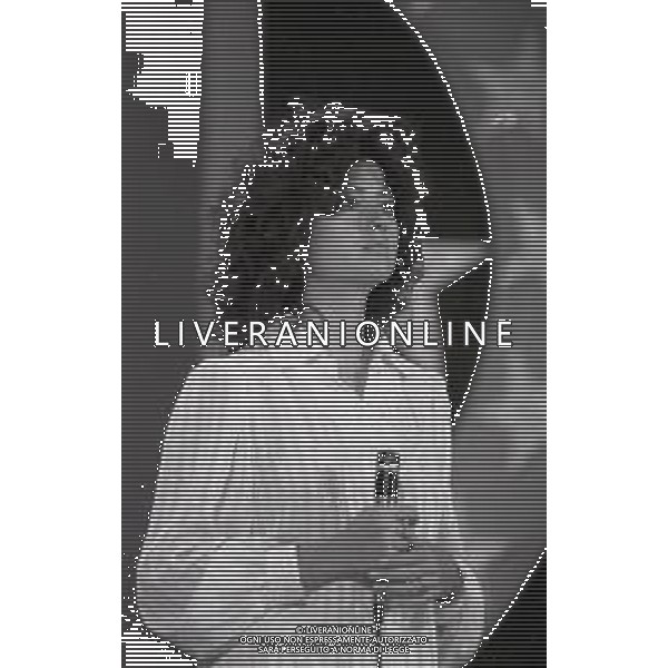NEG-RETROSPETTIVA GIGLIOLA CINQUETTI CANTANTE NELLA FOTO GIGLIOLA CINQUETTI NELL\'ANNO 1978 AL PREMIO REGIA TELEVISIVA A SALSOMAGGIORE TERME AG ALDO LIVERANI SAS  