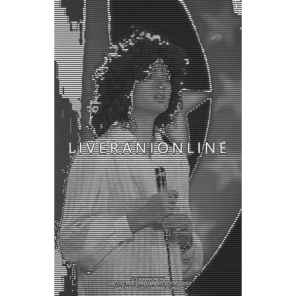 NEG-RETROSPETTIVA GIGLIOLA CINQUETTI CANTANTE NELLA FOTO GIGLIOLA CINQUETTI NELL\'ANNO 1978 AL PREMIO REGIA TELEVISIVA A SALSOMAGGIORE TERME AG ALDO LIVERANI SAS  