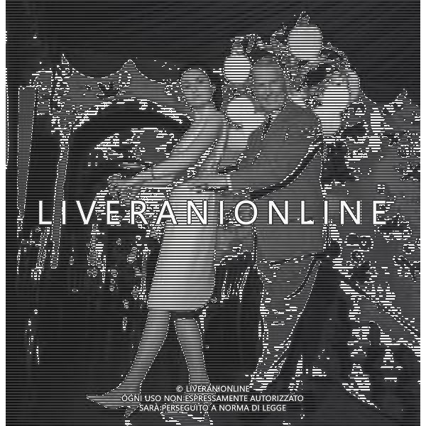 NEG-RETROSPETTIVA GIGLIOLA CINQUETTI CANTANTE NELLA FOTO GIGLIOLA CINQUETTI A MONACO DI BAVIERA IL GIORNO 20-01-1965 CON MAURICE CHEVALIER AG ALDO LIVERANI SAS 