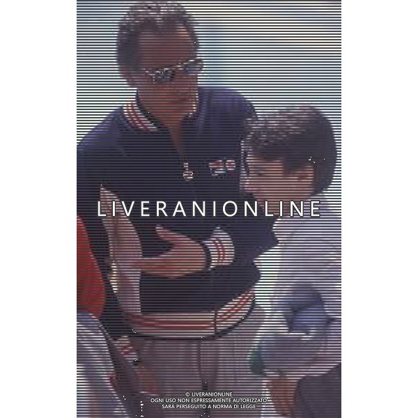 DIAP-RETROSPETTIVA ENZO JANNACCI CANTANTE NELLA FOTO ENZO JANNACCI A SAINT VINCENT NELL\'ANNO 1987 CON IL FIGLIO PAOLO AG ALDO LIVERANI SAS 
