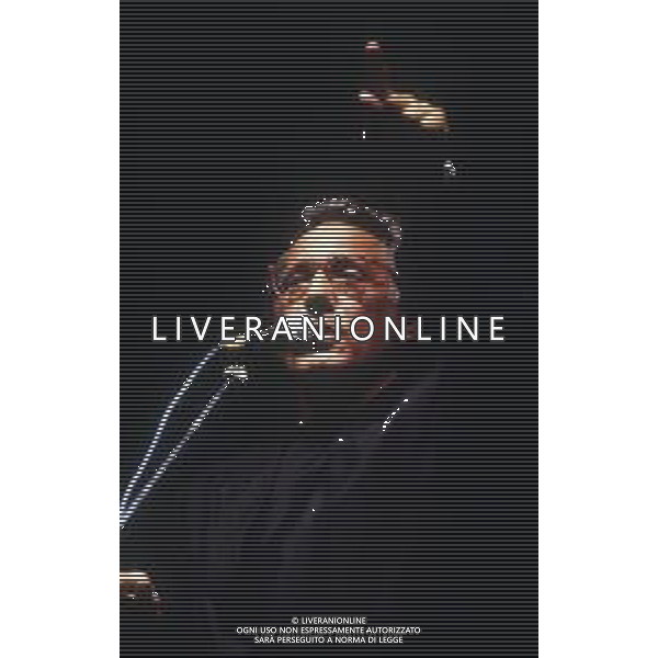 DIAP-RETROSPETTIVA ENZO JANNACCI CANTANTE NELLA FOTO ENZO JANNACCI A SAINT VINCENT NELL\'ANNO 1988-89 AG ALDO LIVERANI SAS
