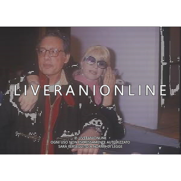 DIAP-RETROSPETTIVA ENZO JANNACCI CANTANTE NELLA FOTO ENZO JANNACCI CON DARIO FO\' E FRANCA RAME TRASMISSIONE TELEVISIVA“ MISSIONE FORZATA“NELL\'ANNO 1988-89 AG ALDO LIVERANI SAS