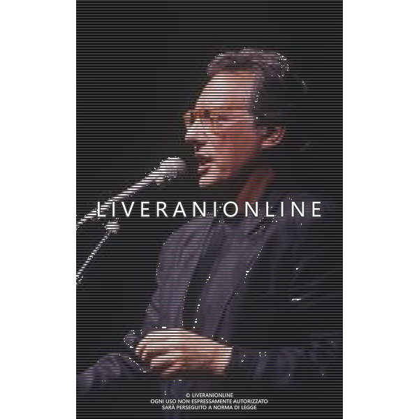 DIAP-RETROSPETTIVA ENZO JANNACCI CANTANTE NELLA FOTO ENZO JANNACCI NELL\'ANNO 1990 AG ALDO LIVERANI SAS 
