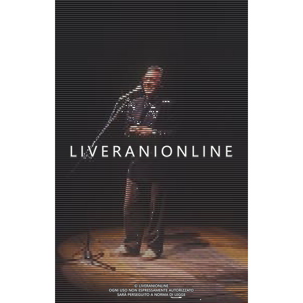 DIAP-RETROSPETTIVA ENZO JANNACCI CANTANTE NELLA FOTO ENZO JANNACCI NELL\'ANNO 1990 AG ALDO LIVERANI SAS 