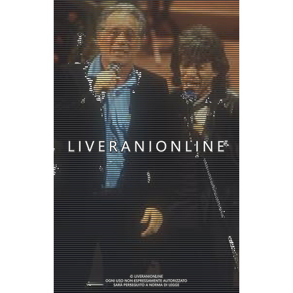 DIAP-RETROSPETTIVA ENZO JANNACCI CANTANTE NELLA FOTO ENZO JANNACCI NELL\'ANNO 1994 AL FESTIVAL DELLA CANZONE ITALIANA DI SANREMO CON PAOLO ROSSI  AG ALDO LIVERANI SAS 