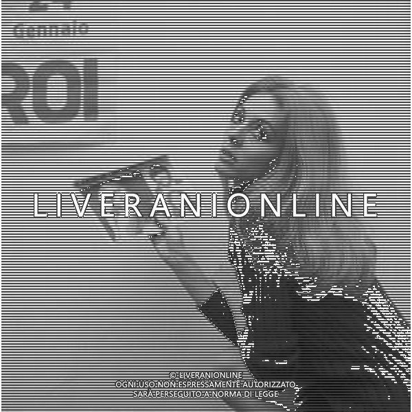 Neg- RETROSPETTIVA VITTORIA SOLINAS (MARIA SOLE) CANTANTE E ATTRICE NELLA FOTO A MILANO NELL\'ANNO 1970 AG ALDO LIVERANI SAS