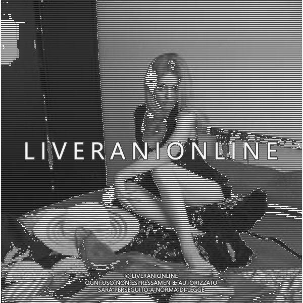 Neg- RETROSPETTIVA VITTORIA SOLINAS (MARIA SOLE) CANTANTE E ATTRICE NELLA FOTO A MILANO NELL\'ANNO 1970 AG ALDO LIVERANI SAS