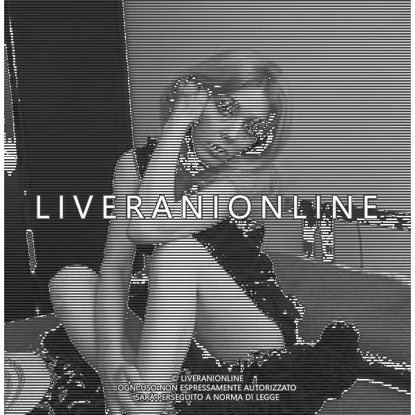 Neg- RETROSPETTIVA VITTORIA SOLINAS (MARIA SOLE) CANTANTE E ATTRICE NELLA FOTO A MILANO NELL\'ANNO 1970 AG ALDO LIVERANI SAS