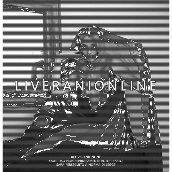 Neg- RETROSPETTIVA VITTORIA SOLINAS (MARIA SOLE) CANTANTE E ATTRICE NELLA FOTO A MILANO NELL\'ANNO 1970 AG ALDO LIVERANI SAS