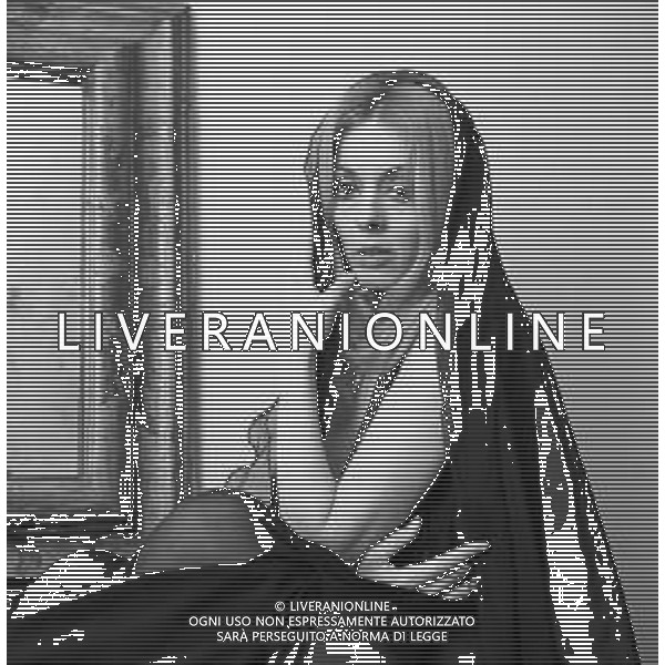 Neg- RETROSPETTIVA VITTORIA SOLINAS (MARIA SOLE) CANTANTE E ATTRICE NELLA FOTO A MILANO NELL\'ANNO 1970 AG ALDO LIVERANI SAS