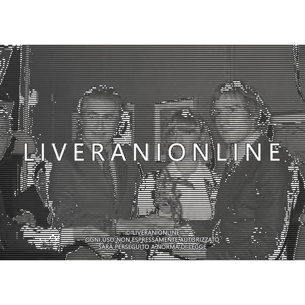 NEG-RETROSPETTIVA FRANCESCO GRAZIANI CALCIATORE NELLA FOTO FRANCESCO GRAZIANI CON L\'ASSESSORE PARIDE ACCETTI NELL\'ANNO 1977 A MILANO PER LA PREMIAZIONE GOLEADOR DELL\'ANNO AG ALDO LIVERANI SAS