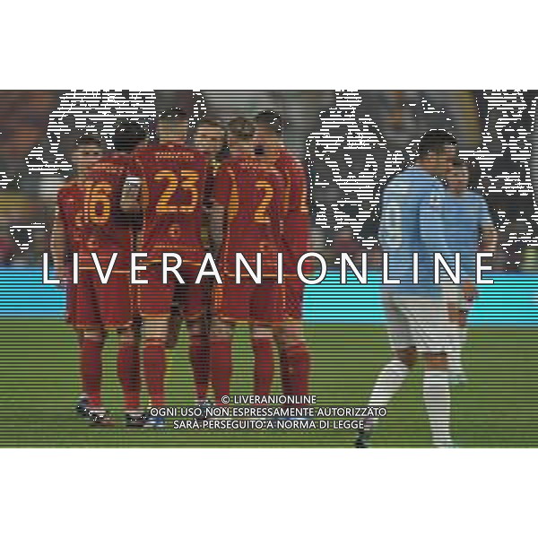 Lazio vs Roma - Campionato Serie A TIM - 12 giornata - Stadio Olimpico - Roma 12-11-2023 nella foto Proteste dei giocatori della Roma protesta con l\'arbitro Massa ©Federico Gaetano/AGENZIA ALDO LIVERANI SAS