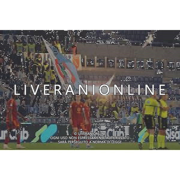 Lazio vs Roma - Campionato Serie A TIM - 12 giornata - Stadio Olimpico - Roma 12-11-2023 nella foto Lancio di fumogeni sugli spalti tra tifosi ©Federico Gaetano/AGENZIA ALDO LIVERANI SAS
