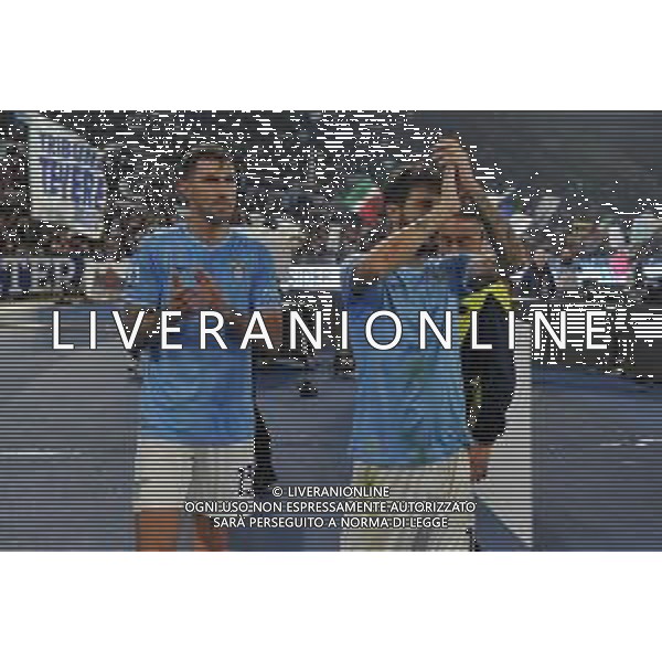 Lazio vs Roma - Campionato Serie A TIM - 12 giornata - Stadio Olimpico - Roma 12-11-2023 nella foto alessio Romagnoli e Luis Alberto applaudono la curva a fine gara ©Federico Gaetano/AGENZIA ALDO LIVERANI SAS