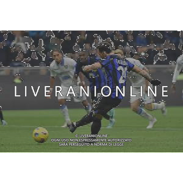 Inter vs Frosinone nella foto Hakan Calhanoglu (Inter) segna il gol del 2 a 0 Milano 12-11-2023 Stadio Giuseppe Meazza - San Siro Campionato Serie A TIM - 12a giornata foto Roberto Garavaglia/ag. Aldo Liverani sas/AGENZIA ALDO LIVERANI SAS