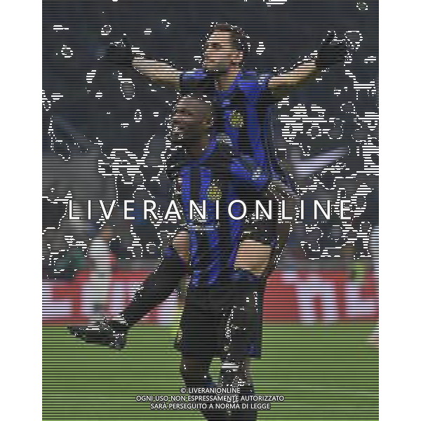 Inter vs Frosinone nella foto Marcus Thuram (Inter) e Hakan Calhanoglu (Inter) esultano dopo il gol del 2 a 0 Milano 12-11-2023 Stadio Giuseppe Meazza - San Siro Campionato Serie A TIM - 12a giornata foto Roberto Garavaglia/ag. Aldo Liverani sas/AGENZIA ALDO LIVERANI SAS